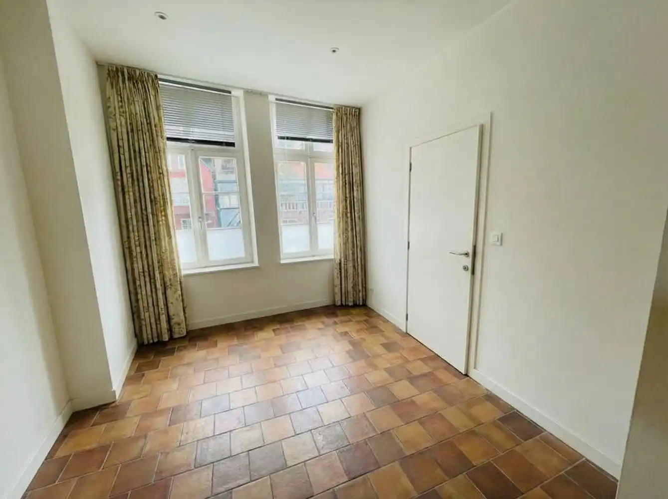 Brugge centrum , op een Idyllische locatie, aan één van de mooiste reien van Brugge,  RECENT GERENOVEERD LICHTRIJK GEMEUBELD🪑🛌HOEKHUIS foto 15