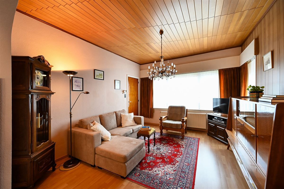 Te renoveren halfopen woning met potentieel foto 8