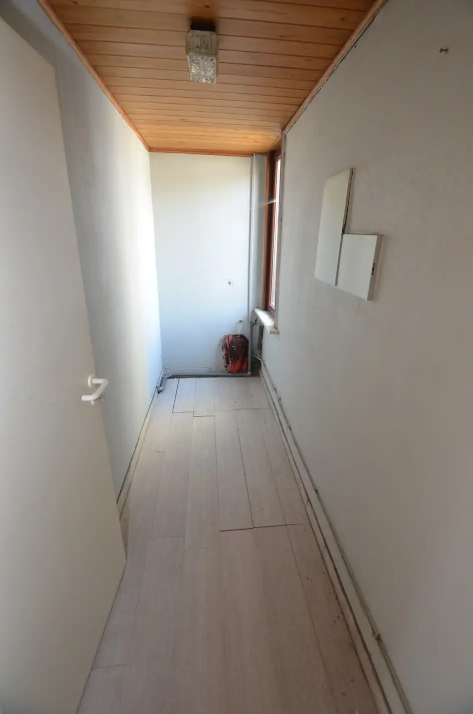 Ruim woonhuis met pakhuis/loods foto 11