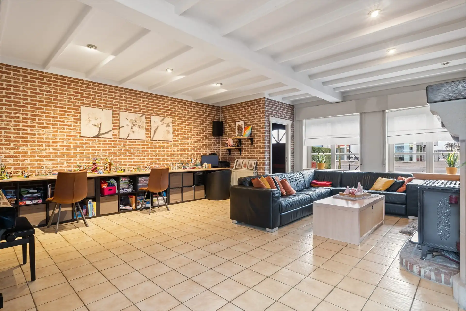 Zeer ruime halfopen bebouwing met 4 slaapkamers, oprit en garage, vlakbij centrum te Zele. foto 5