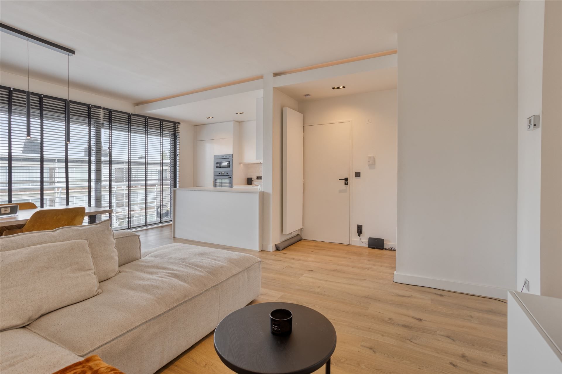 Volledig Gerenoveerd appartement met 3 Slaapkamers en terras foto 4