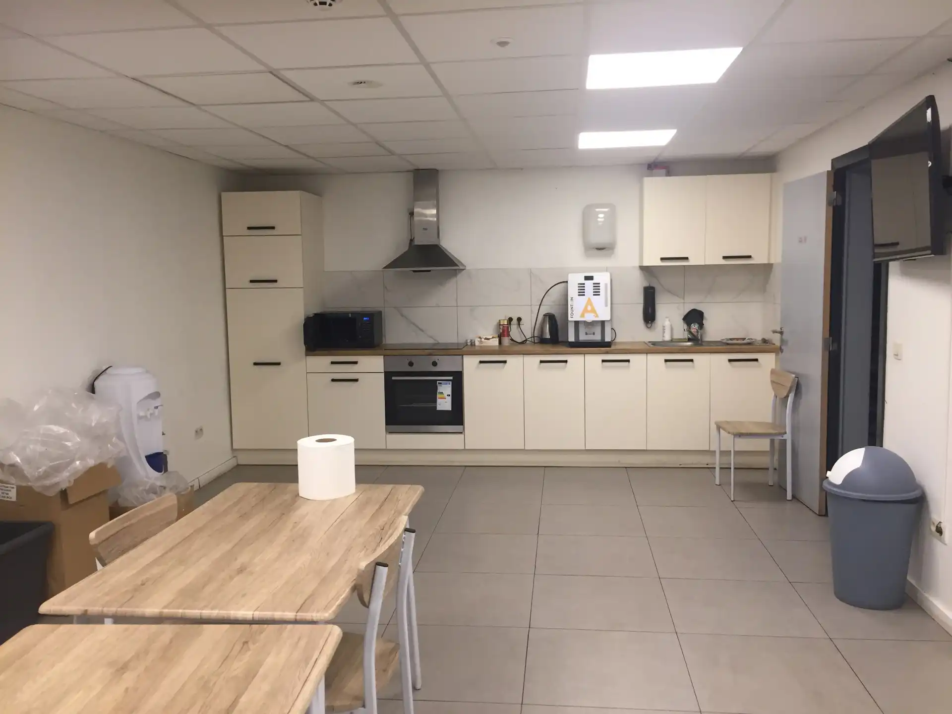 Magazijn te huur foto 8