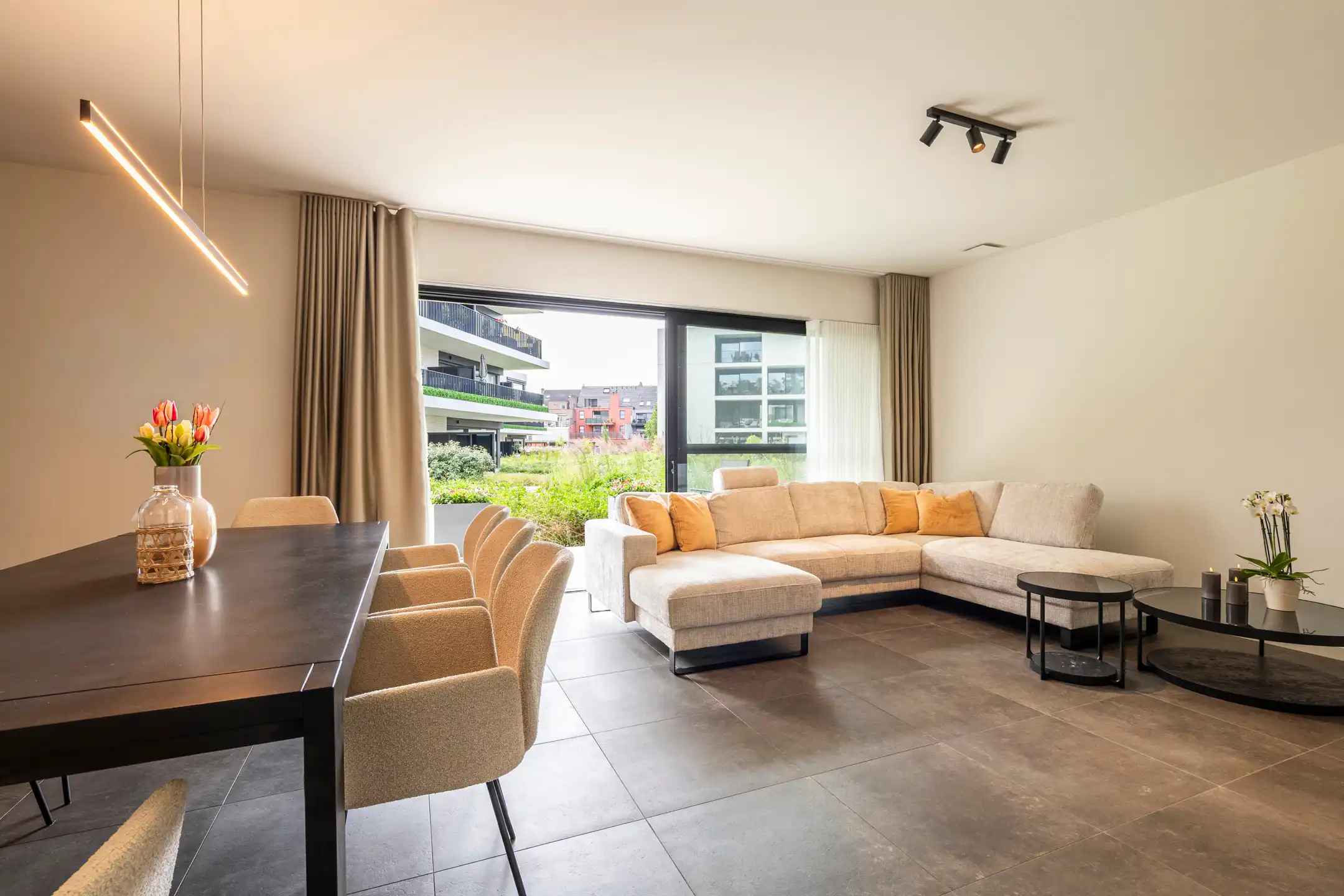 Uitstekend instapklaar appartement met groot terras in Arendonk foto 2