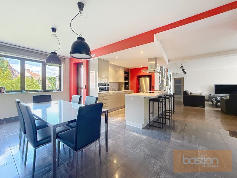 Instapklaar appartement met ruime garage foto 4