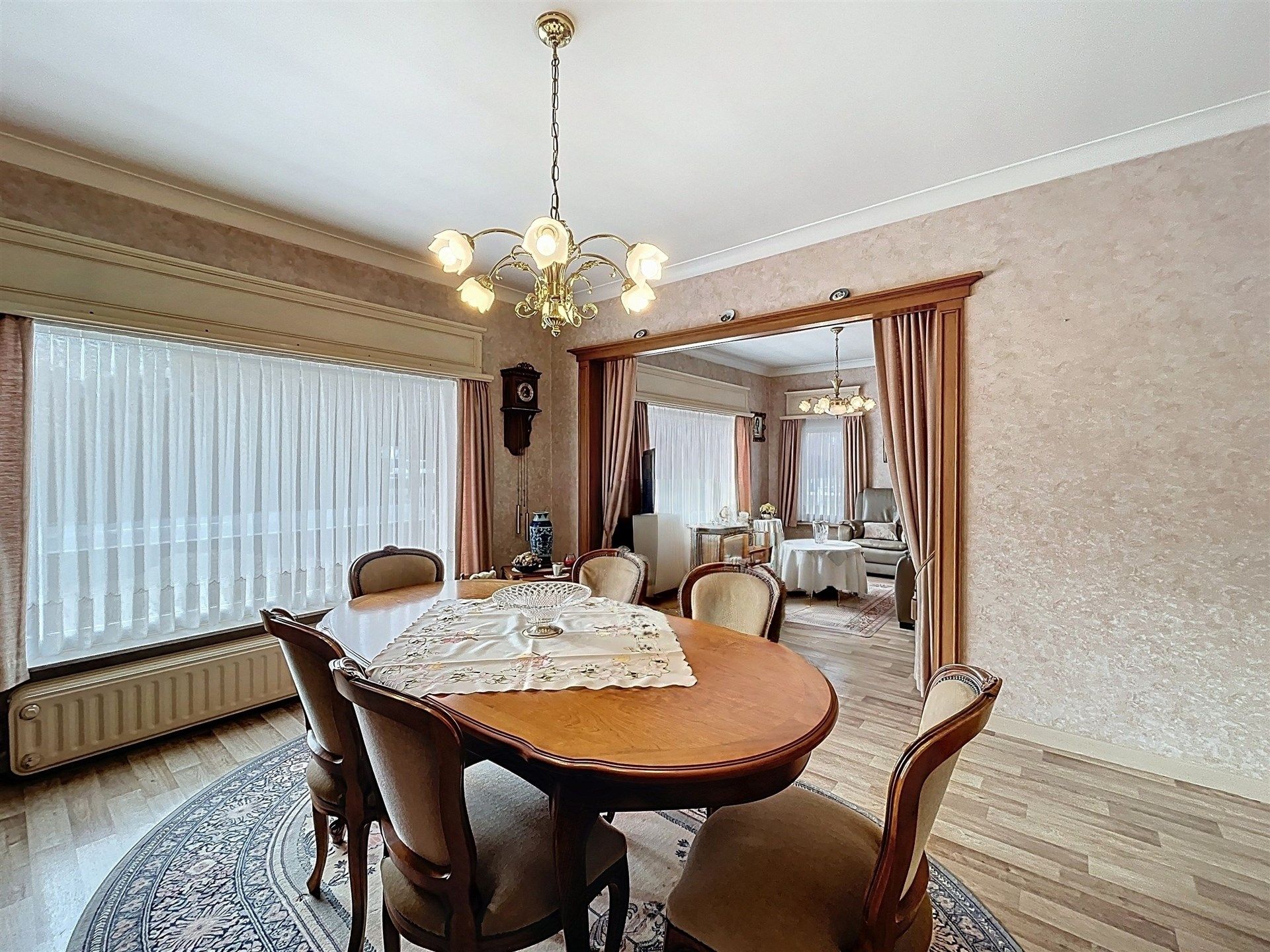 Ruime woning met 3 slaapkamers en grote garage op perceel van 1148 m² met zicht op oneindig groen.  foto 4