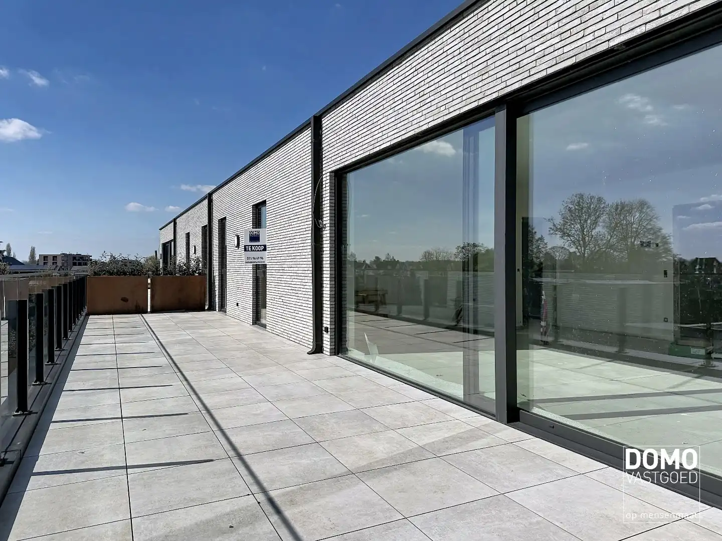 KNAP ARCHITECTURAAL WOONPROJECT IN HET CENTRUM VAN KERMT foto 2