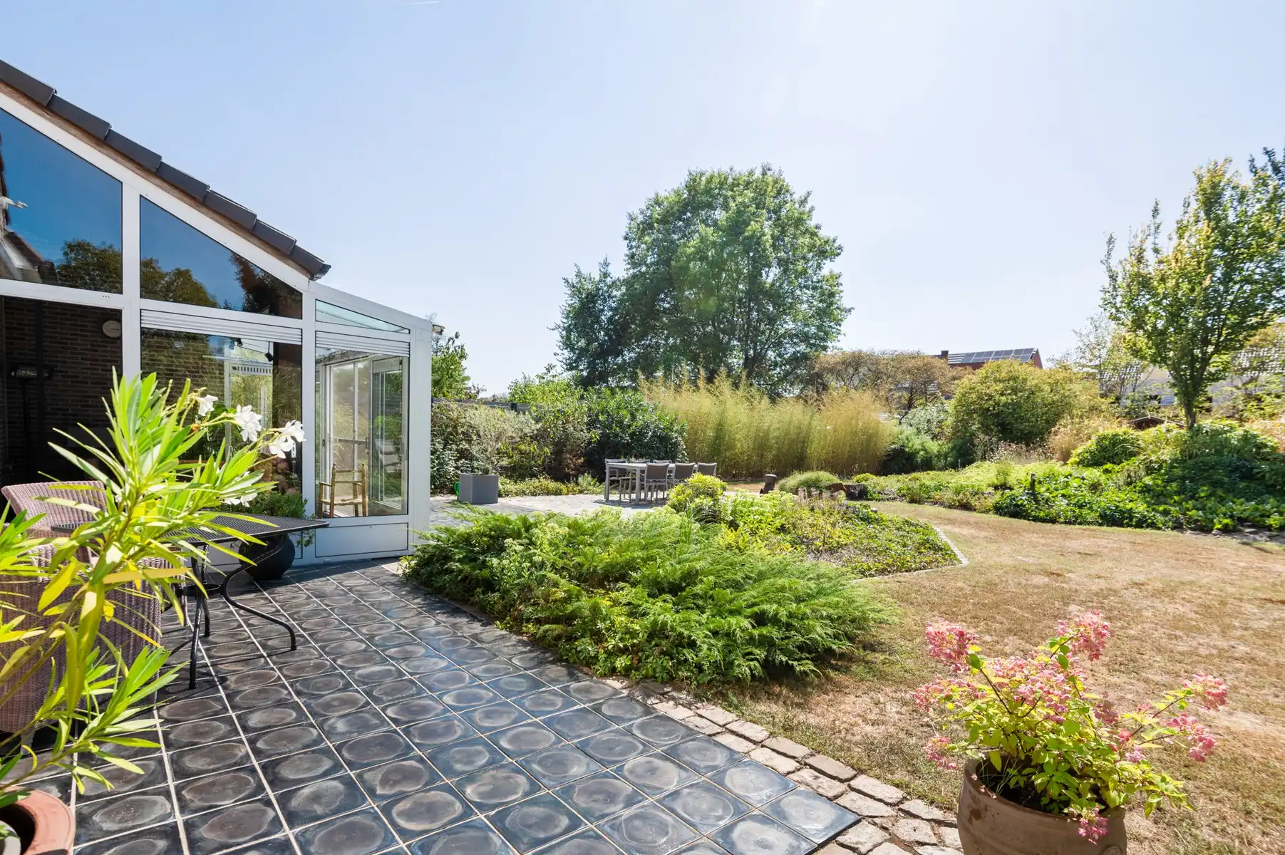 Ruime en lichtrijke villa in rustige, groene omgeving foto 9