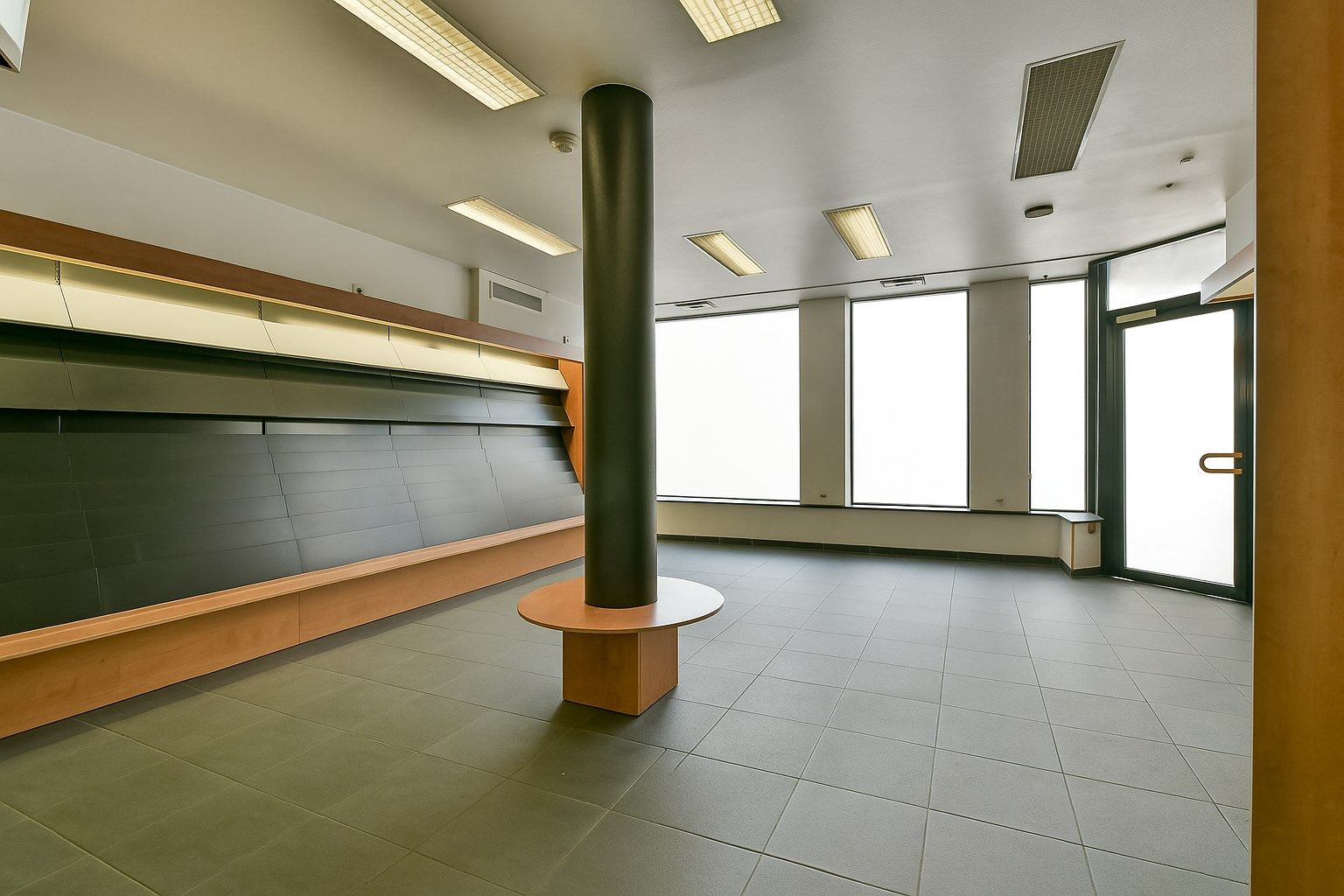 Ruime woning met handelsgedeelte op gunstige ligging in centrum! foto 3