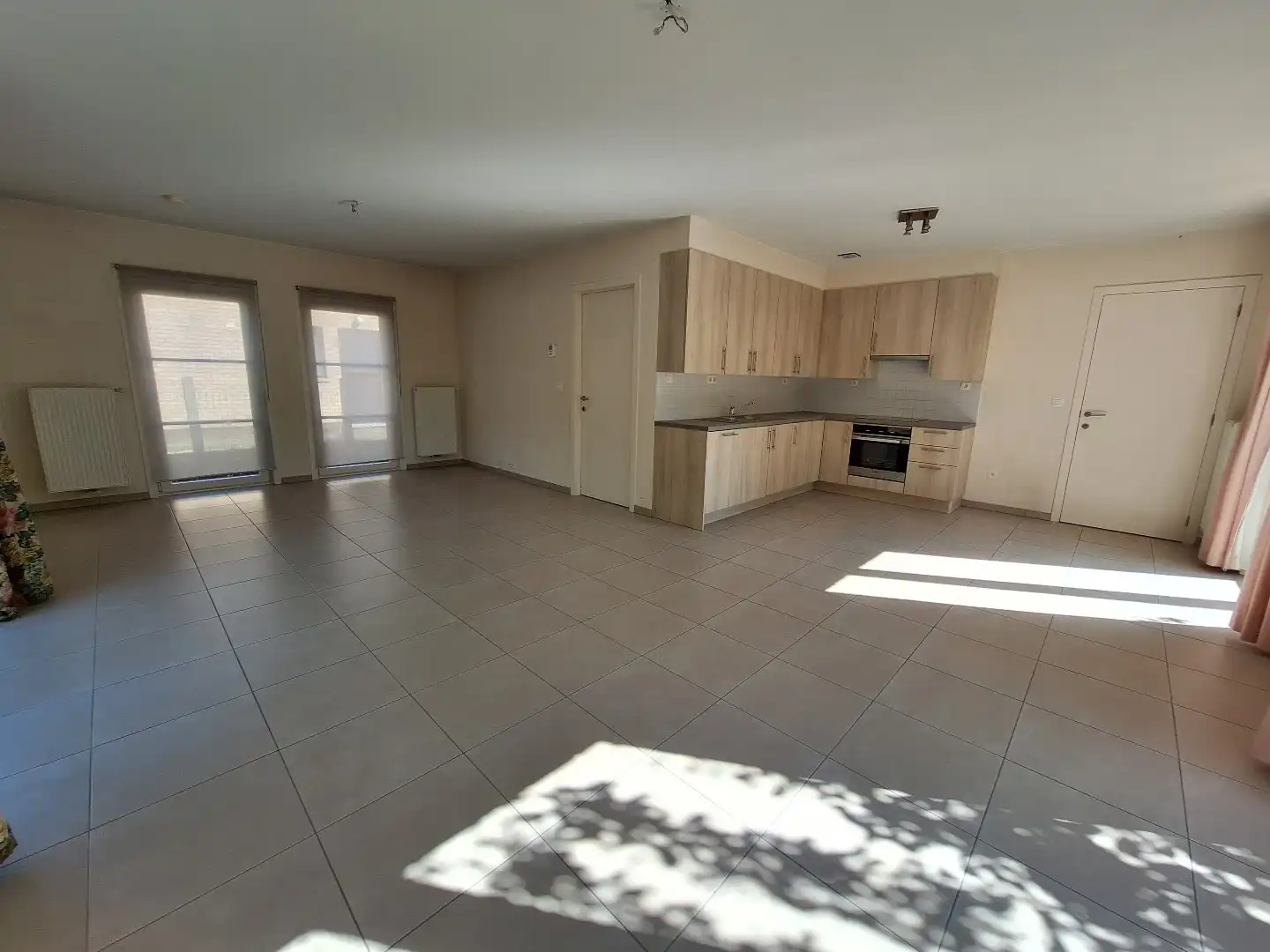 Recente alleenstaande woning met 4 SLK op ruim perceel foto 5