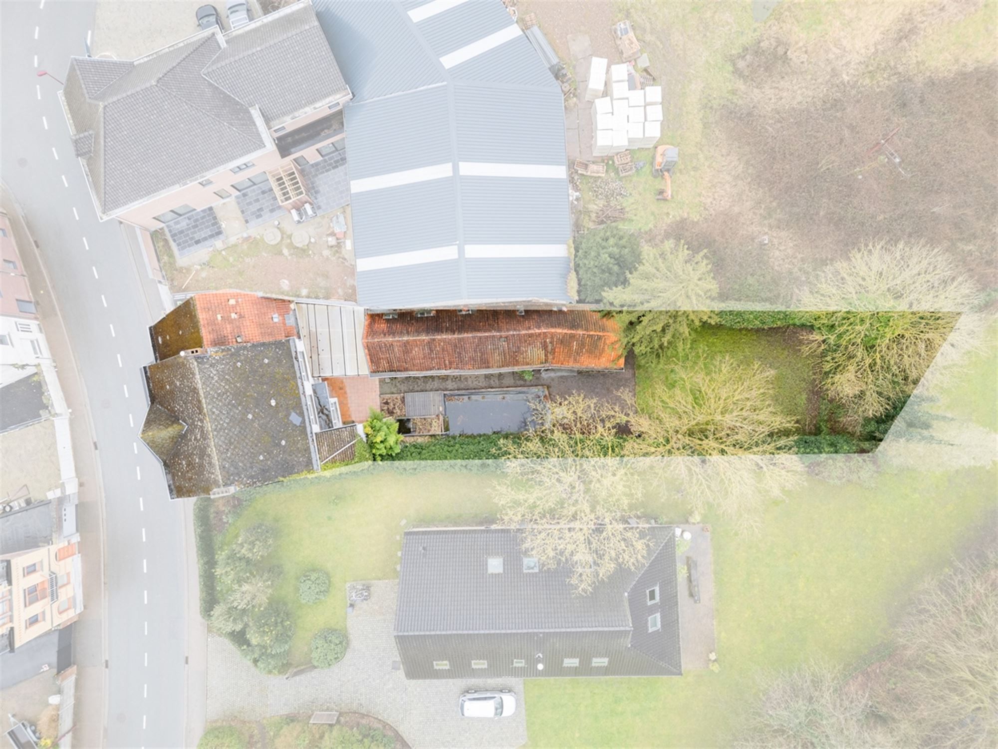 Te renoveren RUIME BURGERSWONING met BIJGEBOUW op een perceel van 668m² foto 4
