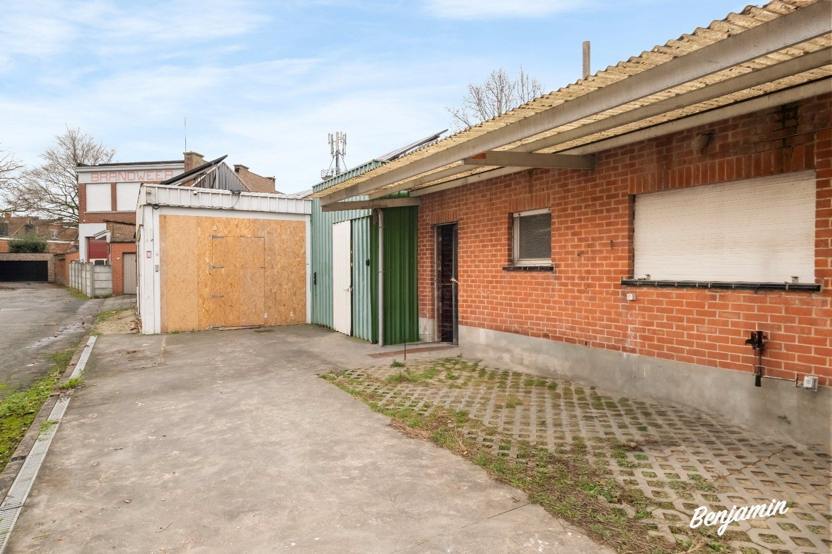 Halfopen woning met loods in Heule foto 16