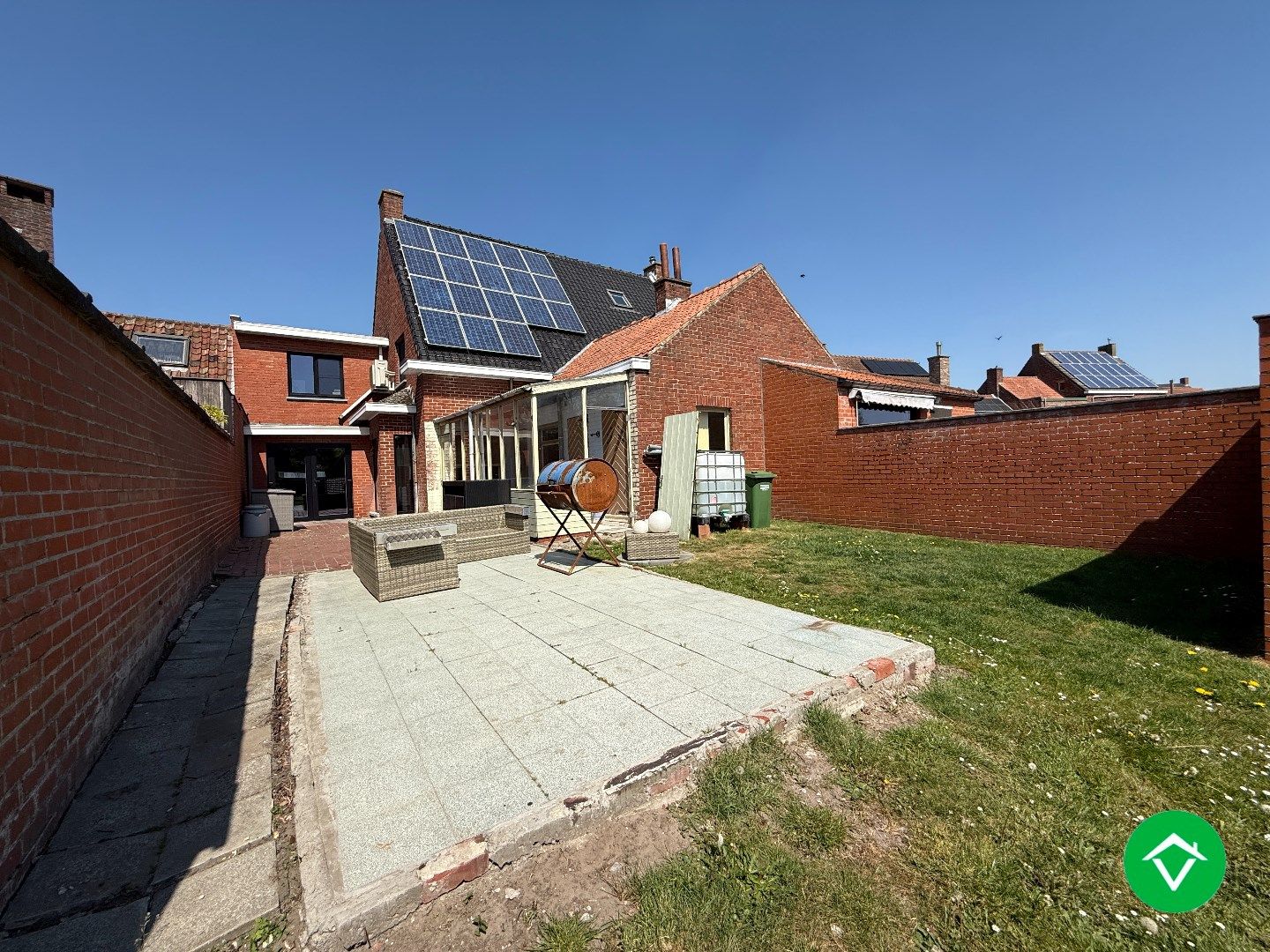 Charmante woning met twee slaapkamers, diepe tuin en ruime garage foto 13