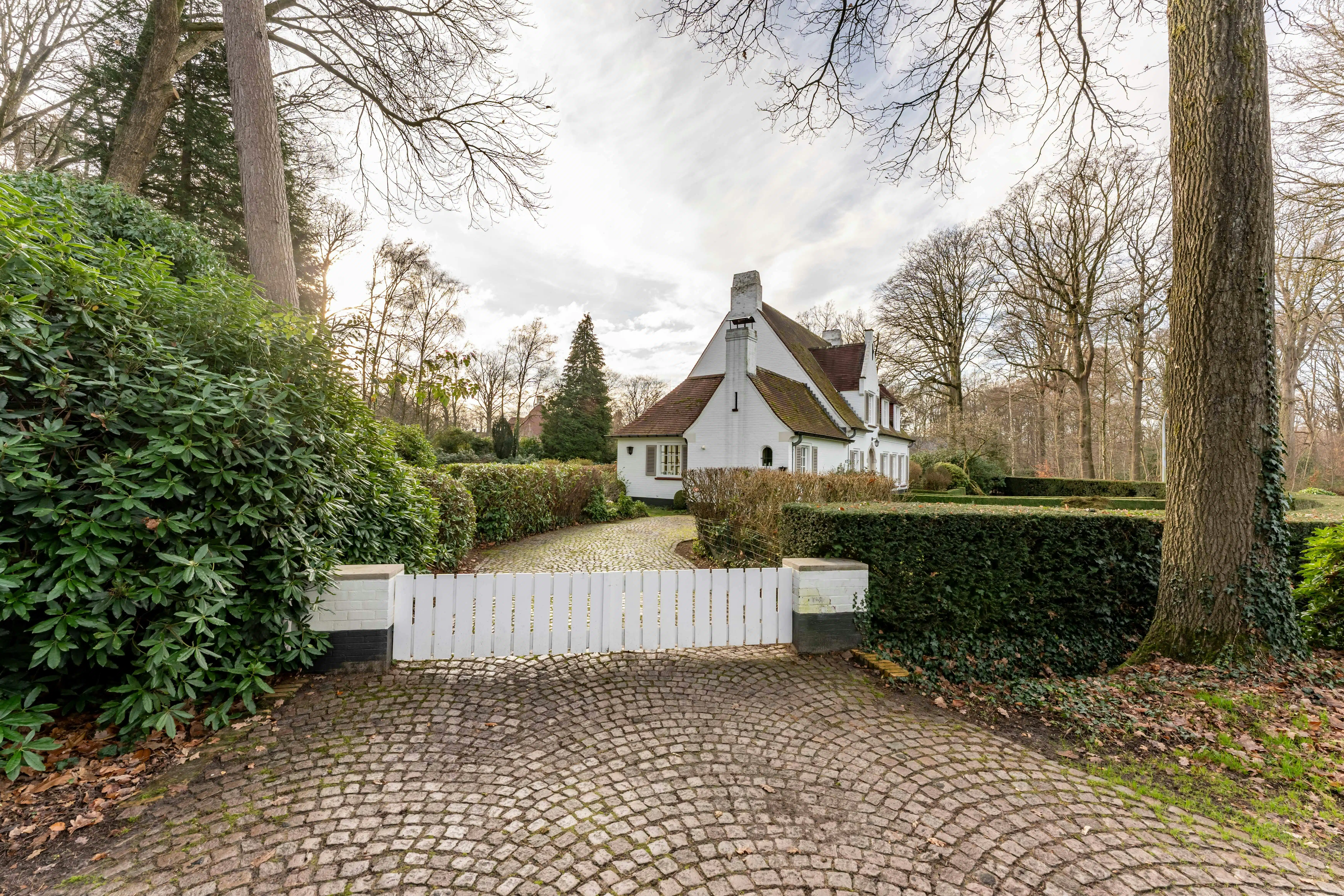 Klassieke villa te koop gelegen in het Waaroostpark  foto 17