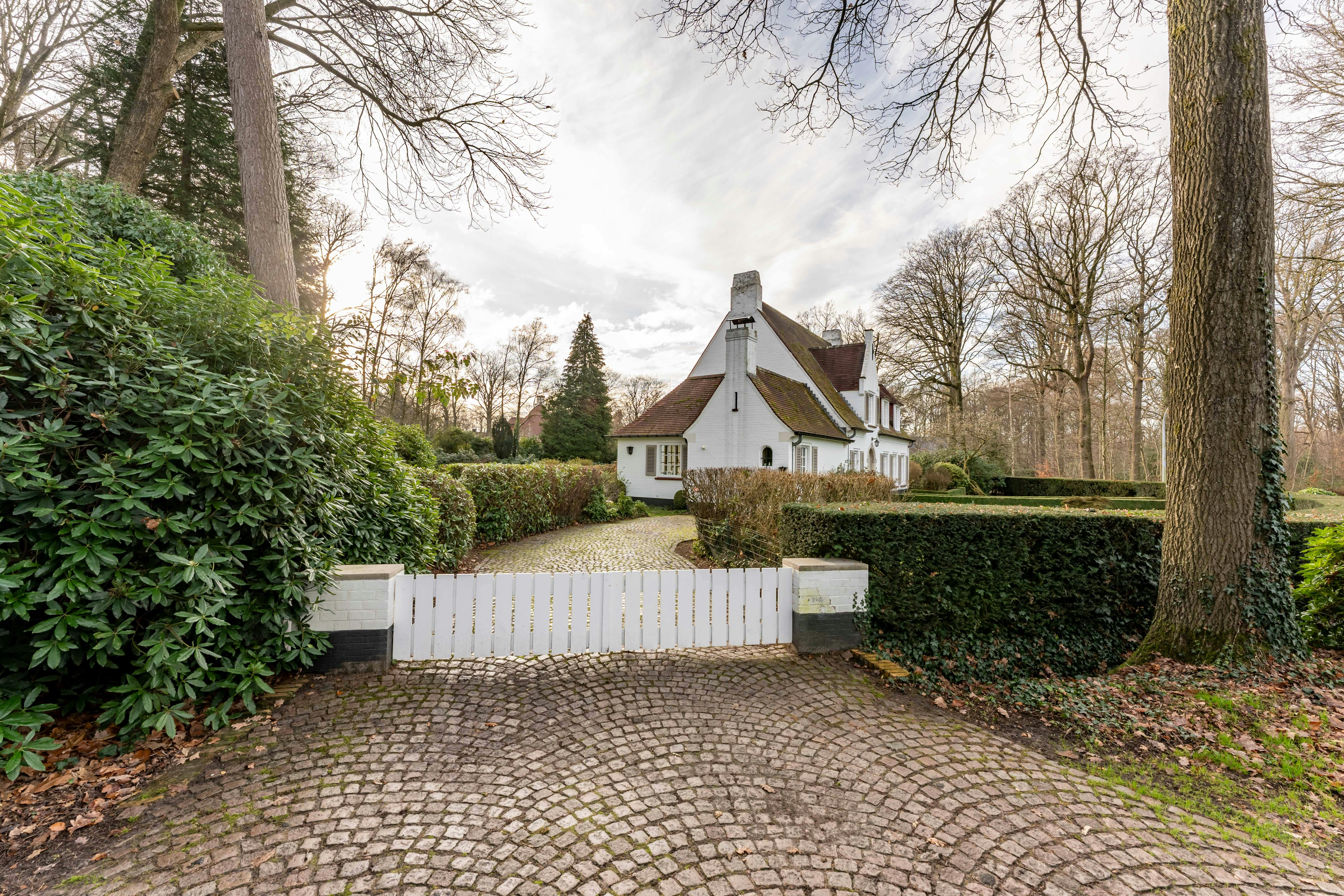 Klassieke villa te koop gelegen in het Waaroostpark  foto 17