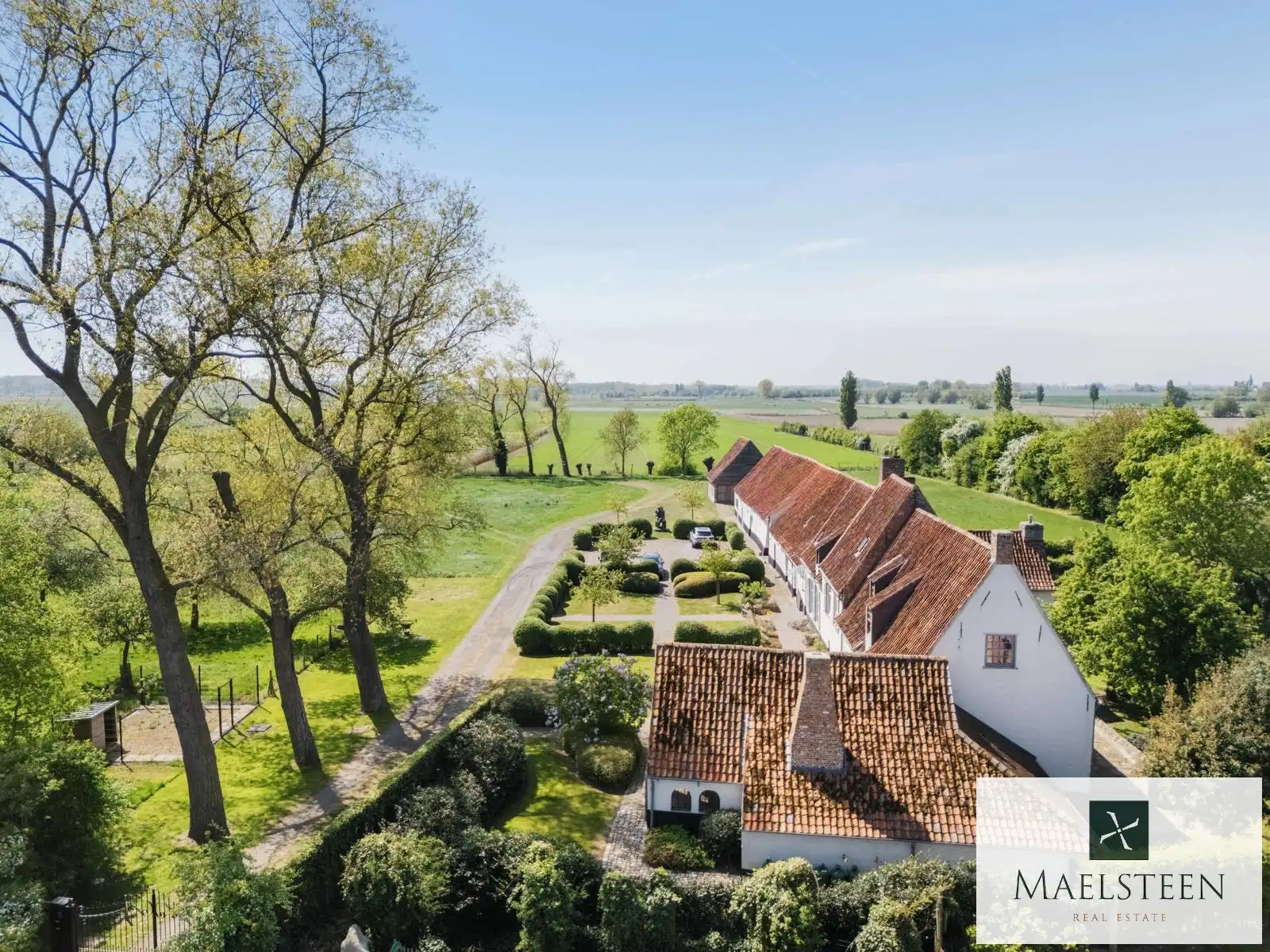 Monumentale hoeve op fietsafstand van Brugge  foto {{pictureIndex}}
