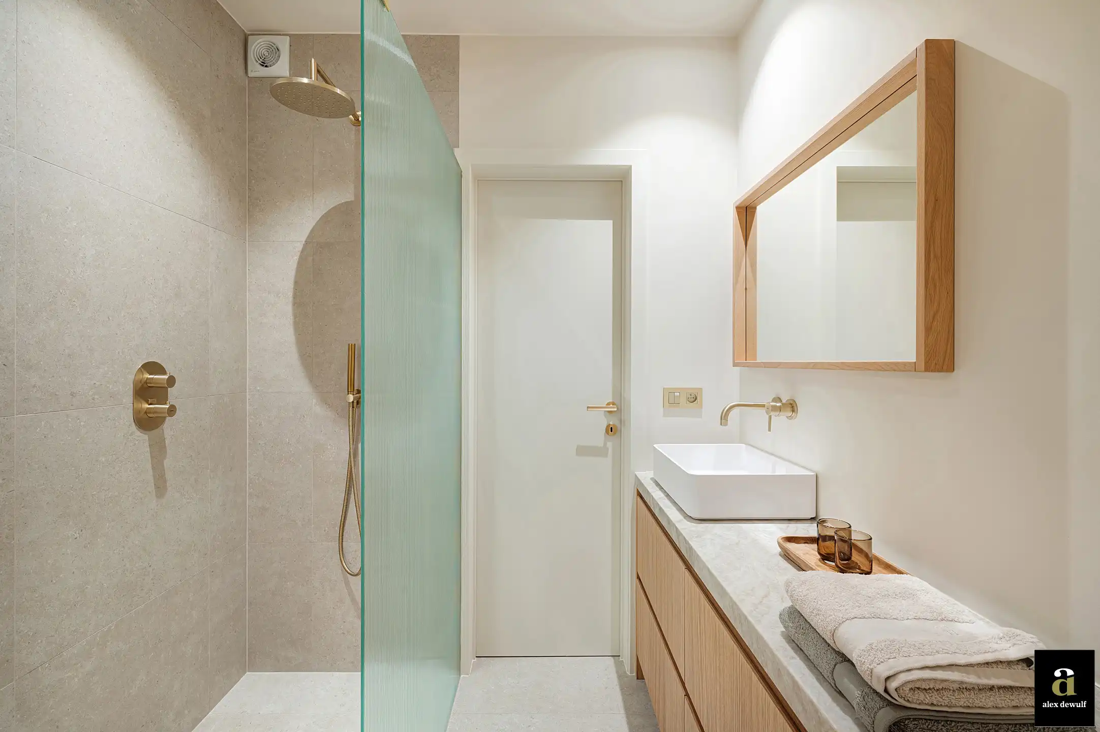 Pas gerenoveerd appartement met zeezicht op het Rubensplein. foto 19