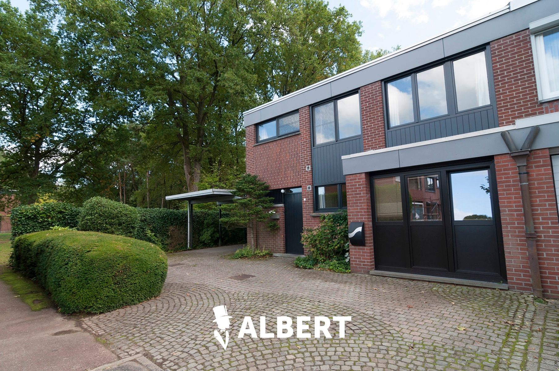 Hoofdfoto van de publicatie: Leuke woning op toplocatie met mooie tuin en 4 slaapkamers!