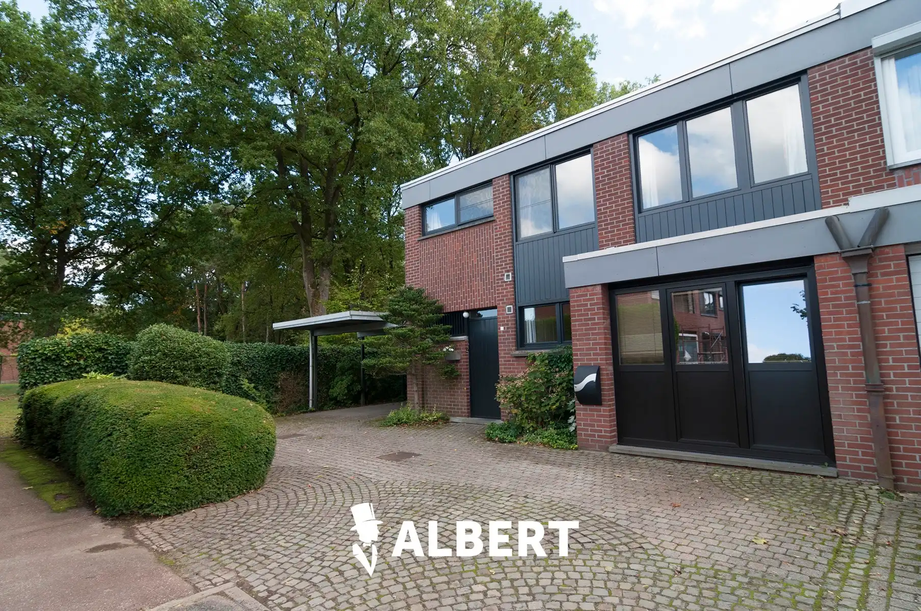 Hoofdfoto van de publicatie: Leuke woning op toplocatie met mooie tuin en 4 slaapkamers!