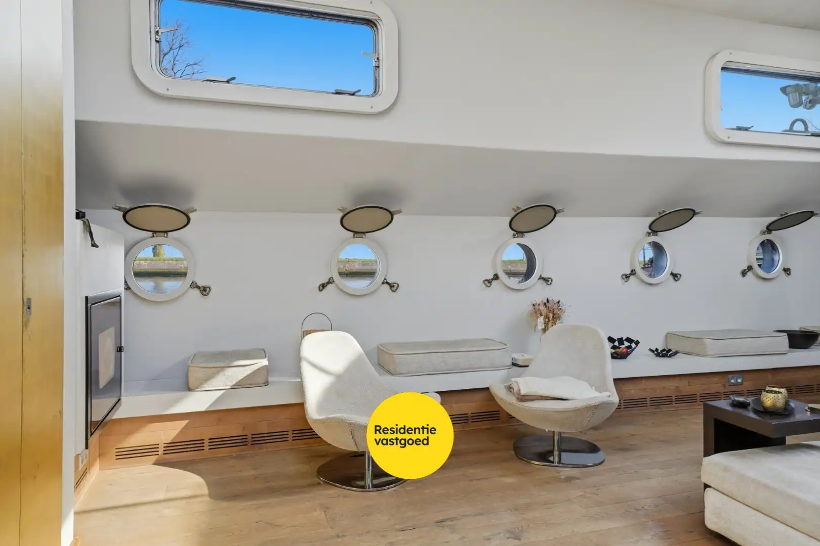 Unieke woonboot met B&B en vergunde ligplaats in Plassendale foto 14