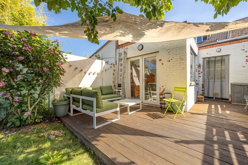 Leuke starterwoning met carport foto 7