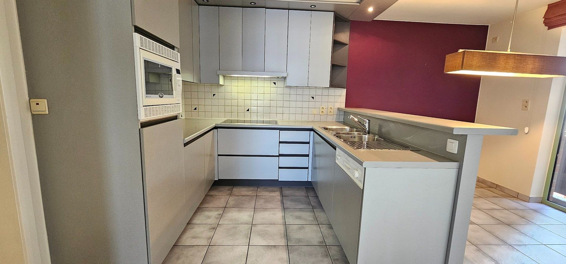 Ruim appartement met terras, lift en 2 slaapkamers in Sint-Eloois-Winkel - Energielabel B, EPC-waarde 128.00 - inclusief parkeerplaats foto 8