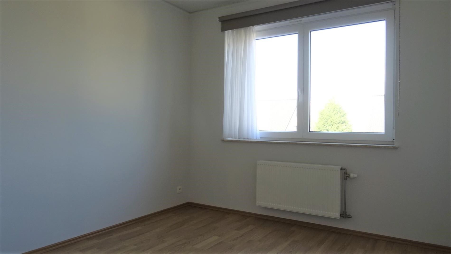 Ruim app. met 2 slpks, terras, parkeerplaats en kelder foto 6