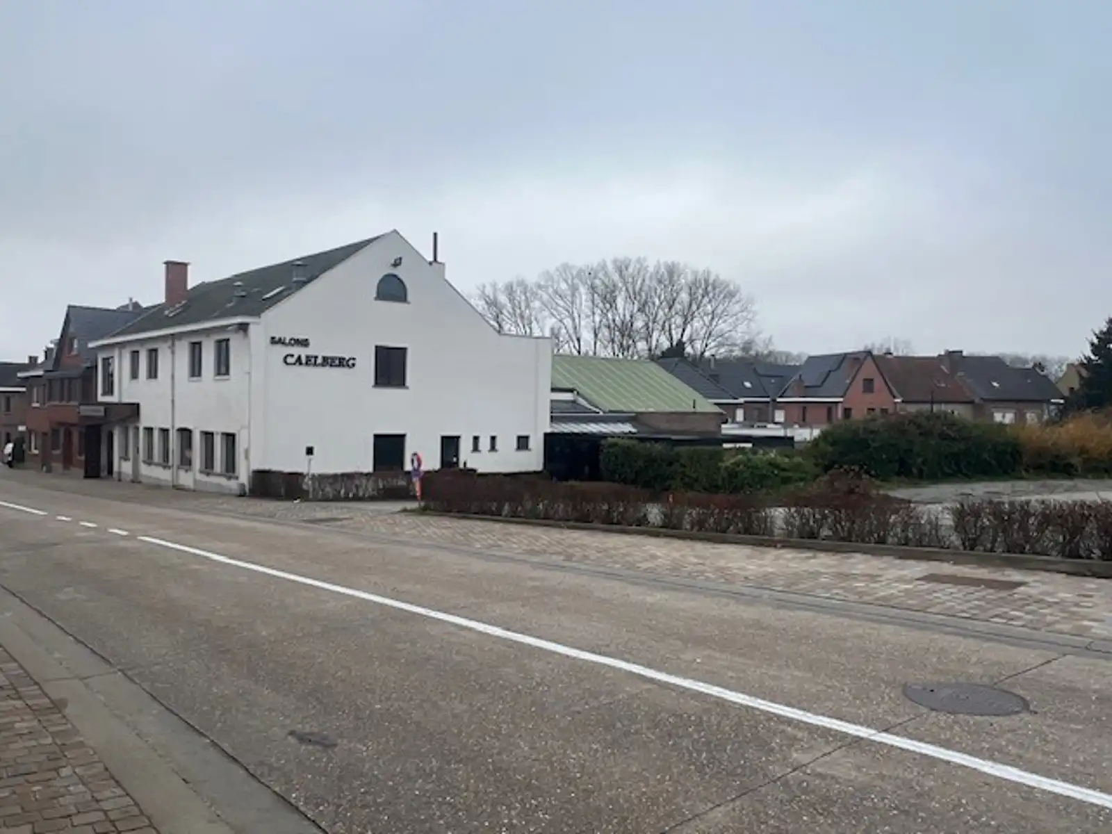 Projectgrond (vroegere feestzaal met woonst en parking) foto 2