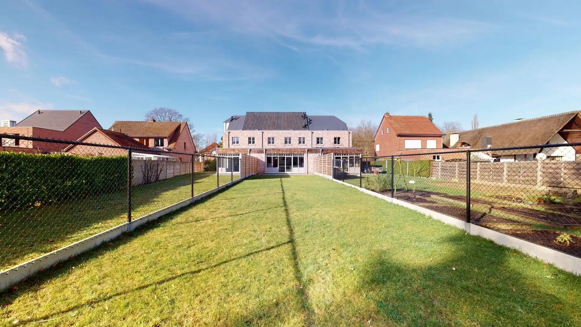 ZEER RUIME KWALITATIEVE WONING MET INPANDIGE GARAGE foto 32