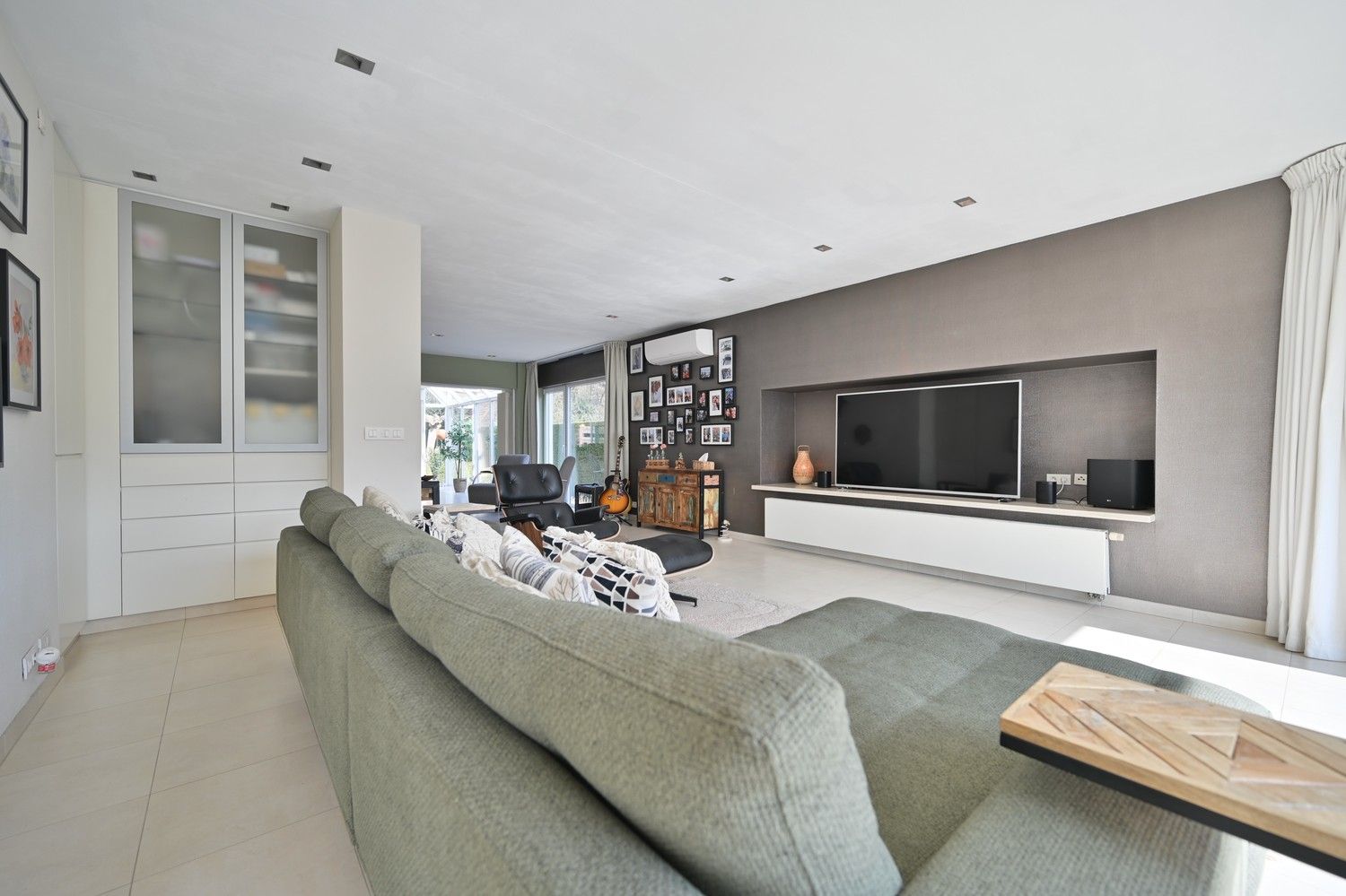 Moderne split-level bungalow met 4 slaapkamers en 2 badkamers, op prachtige bosrijke locatie te Lanaken-Neerharen foto 5