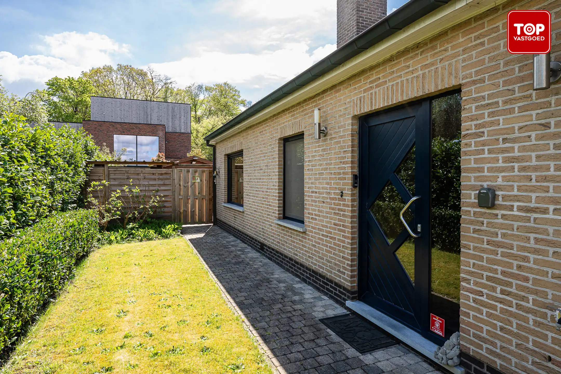 Instapklare open bebouwing in een rustige straat zonder doorgaand verkeer.  foto 2