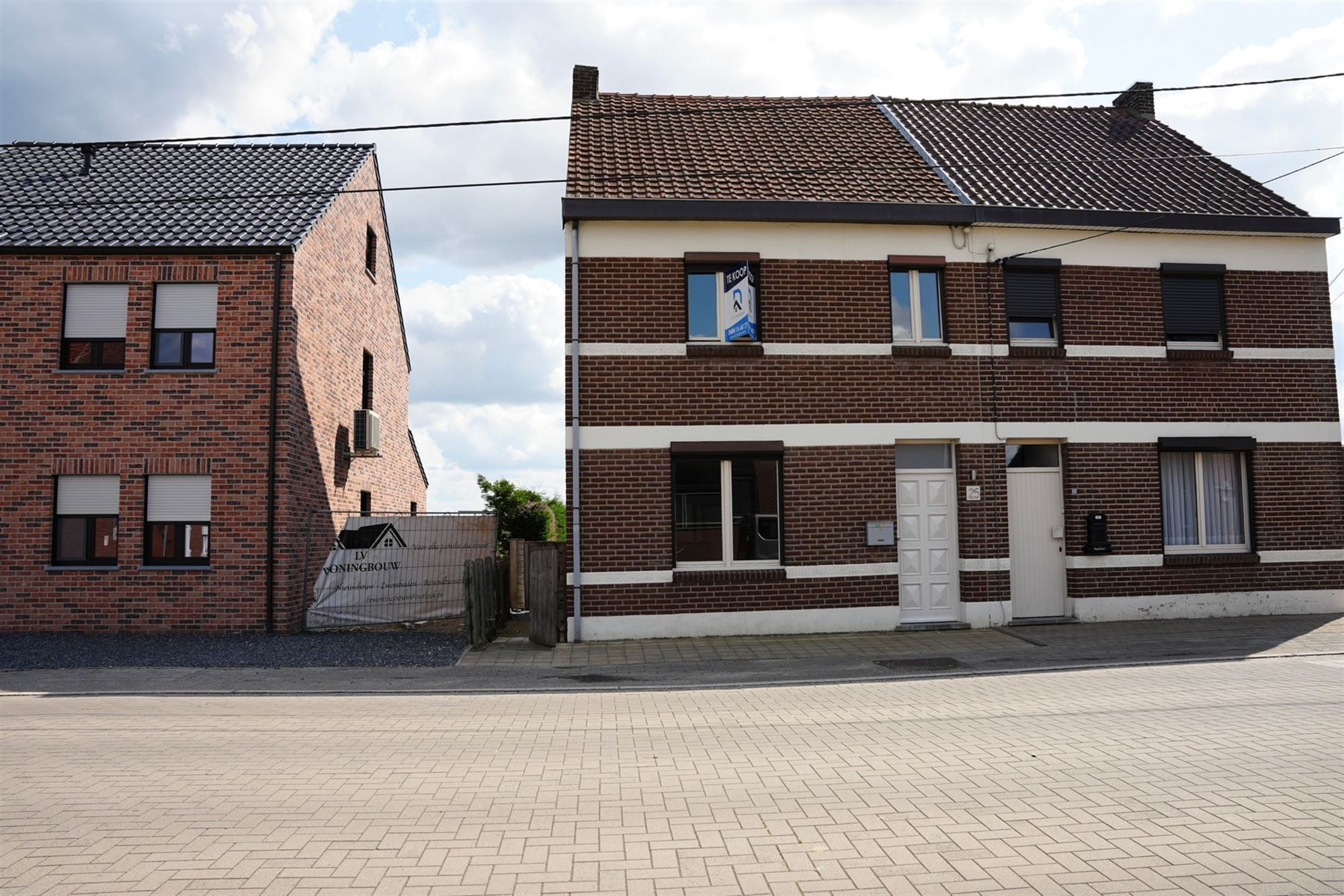 Halfopen bebouwing met 4 slaapkamers en ruime tuin foto 26