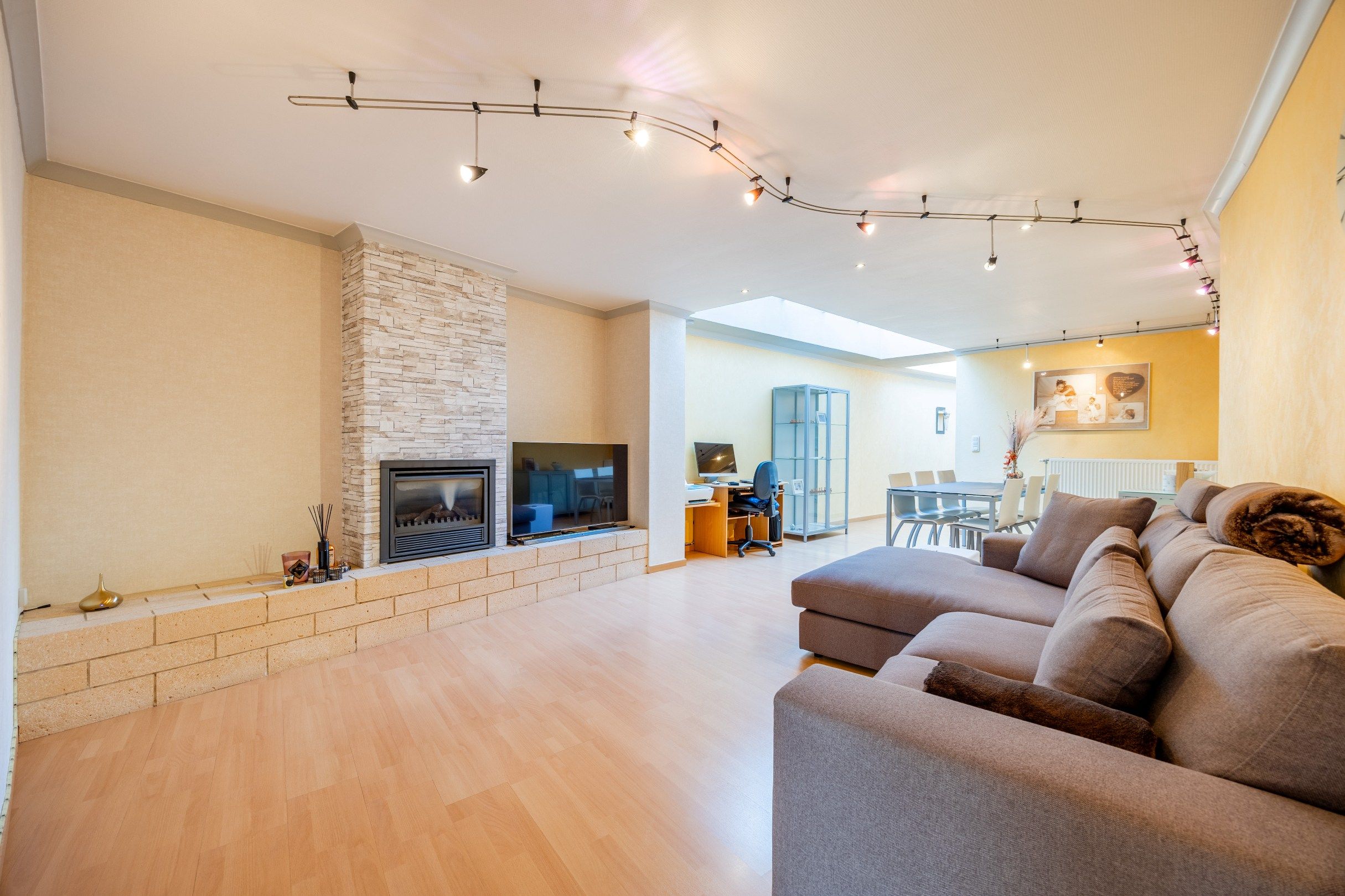 Verzorgde woning met tuin en garage foto 4