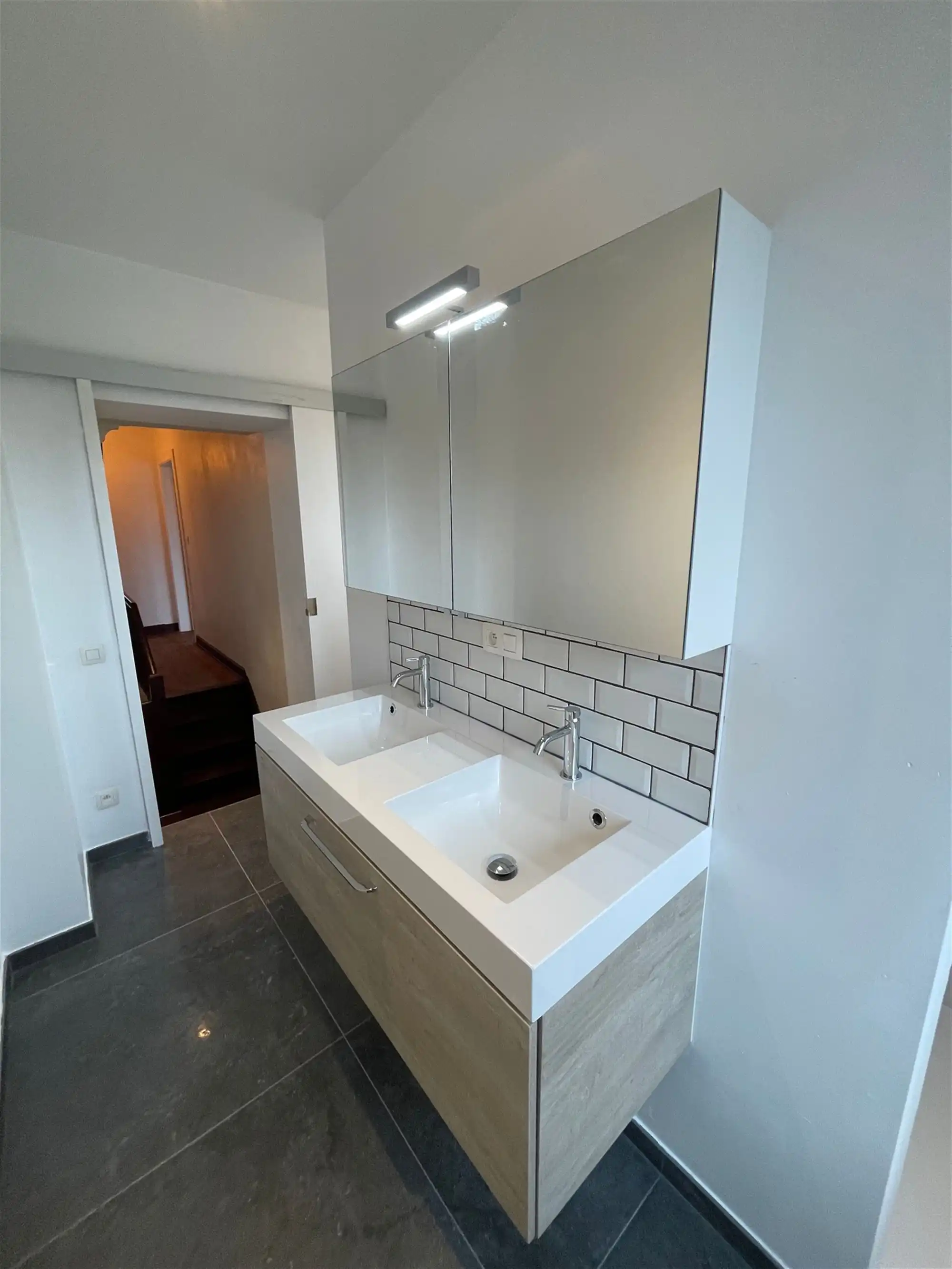 Woonhuis met garage en grote tuin foto 8