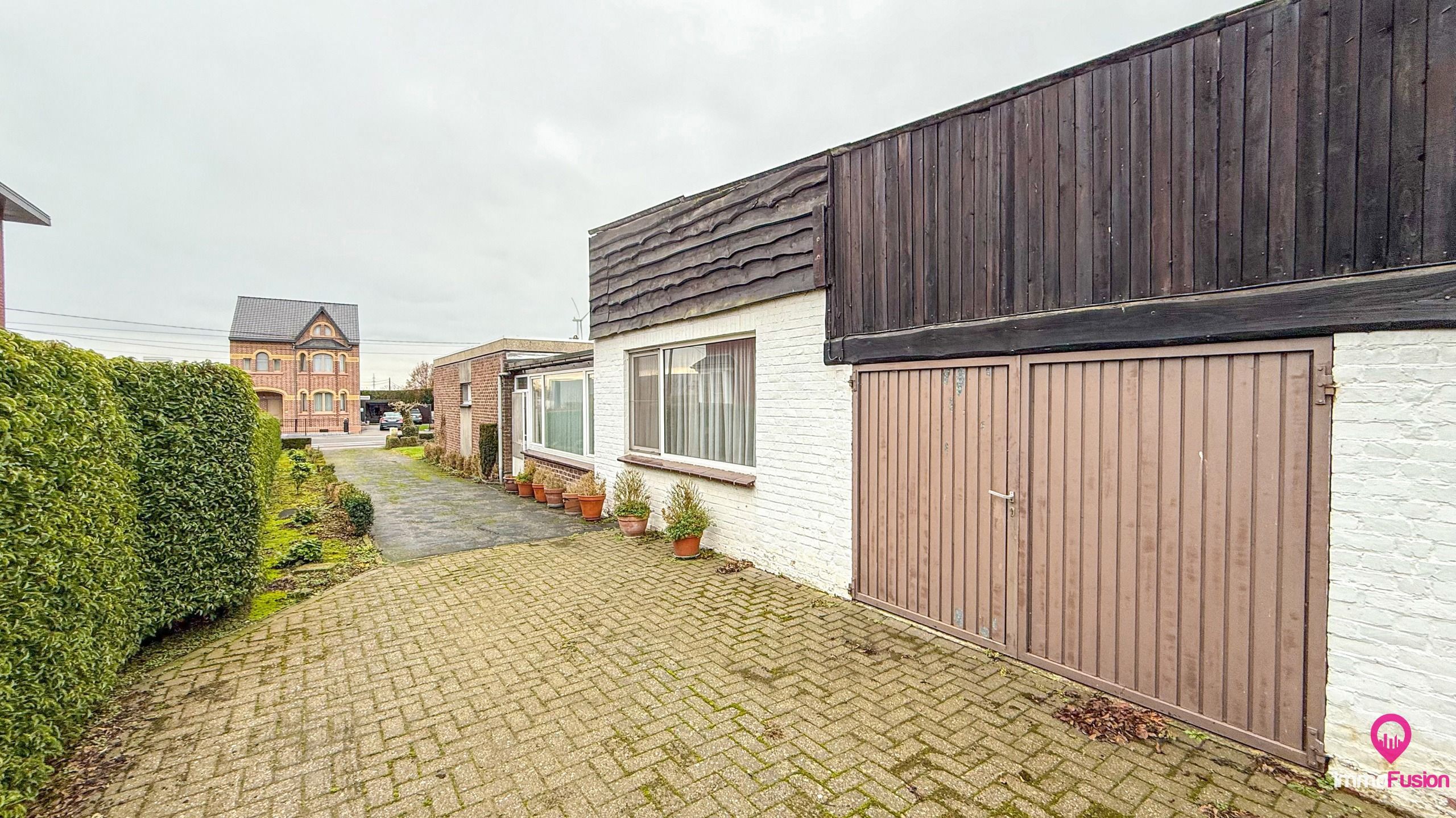 Bungalow met grote werkplaats en weide op 42 are in Alken foto 40