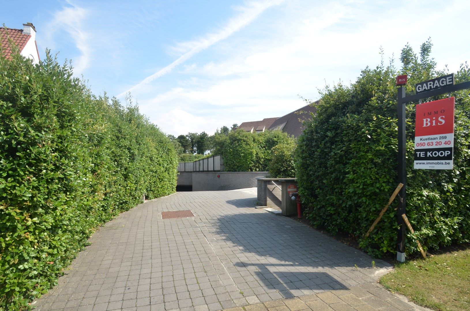 Gesloten garagebox in een centraal gelegen residentie in het Zoute  foto 2