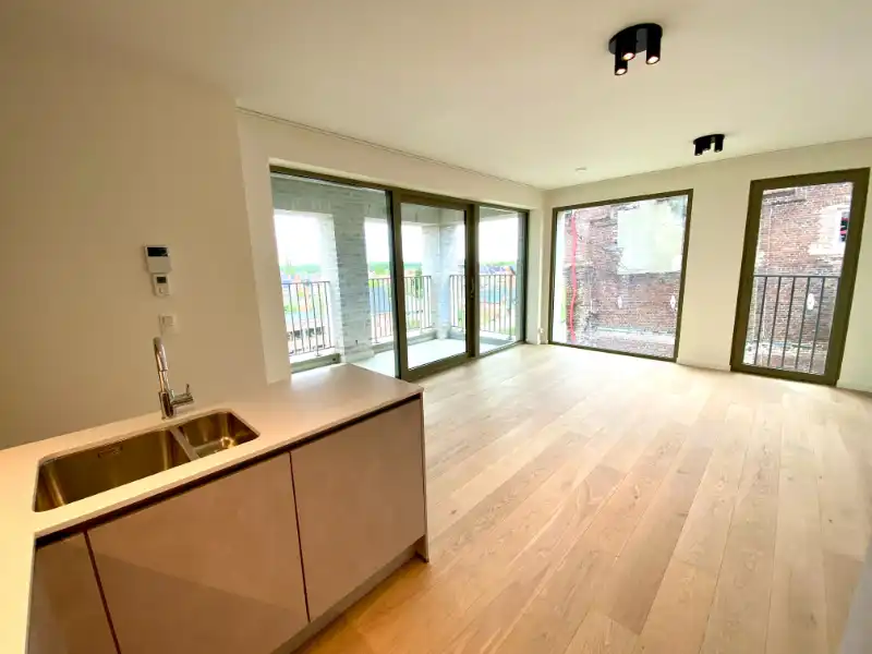 Instapklaar recent appartement met 2 slaapkamers foto 13