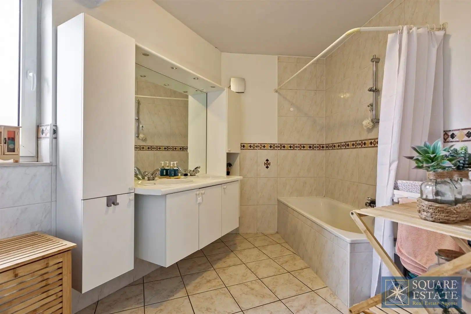 Penthouse appartement met twee slaapkamers en groot terras foto 9