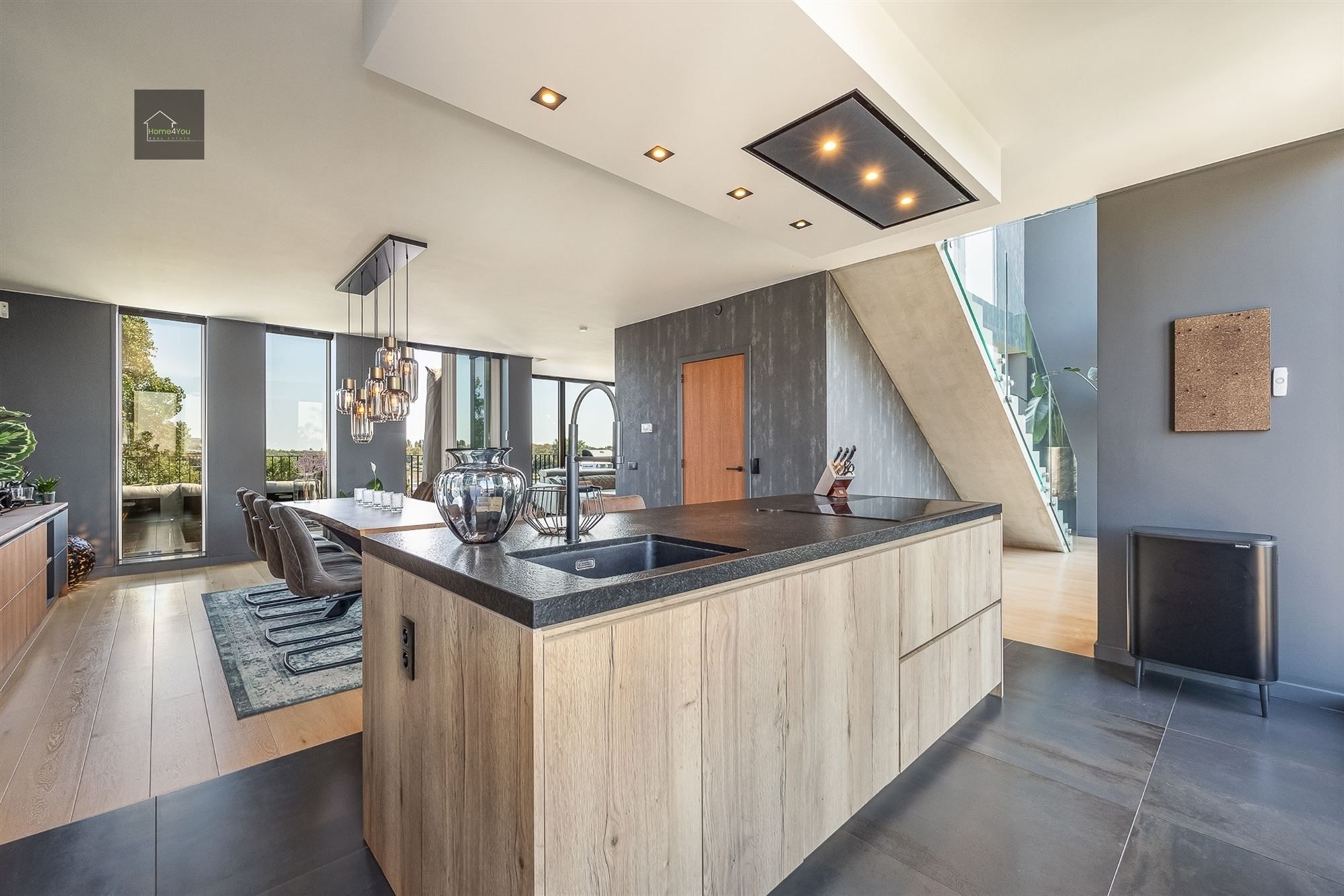Luxe duplex appartement met groot terras en prachtig uitzicht foto 8