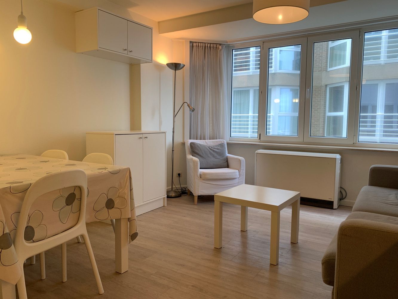 Instapklaar en gemeubeld 2-slaapkamer appartement met zijdelings zeezicht foto 5