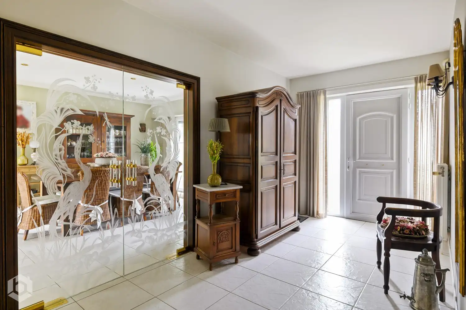 Instapklare villa met 5 slpkrs en zwembad op een perceel van 2.649 m² foto 3