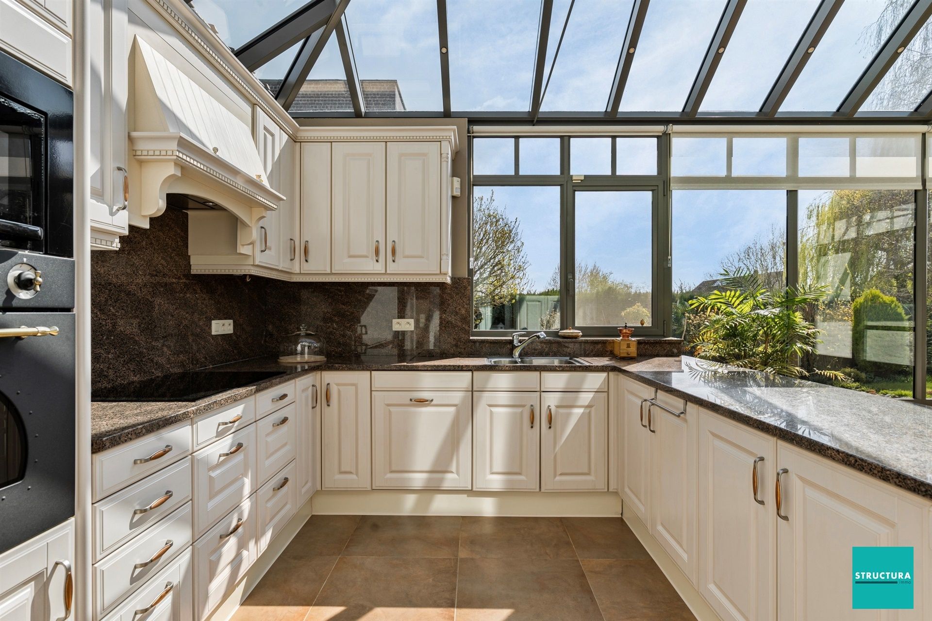 Ruime woning met veel mogelijkheden foto 3