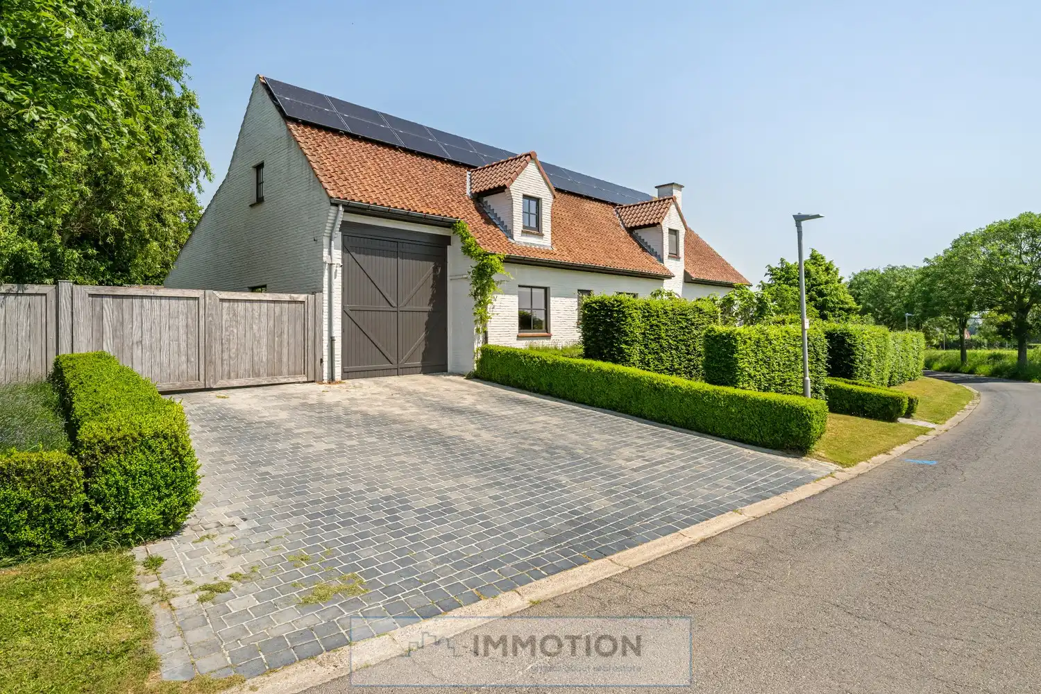 Uniek gelegen villa met prachtig landelijk uitzicht in Zwevegem foto 4