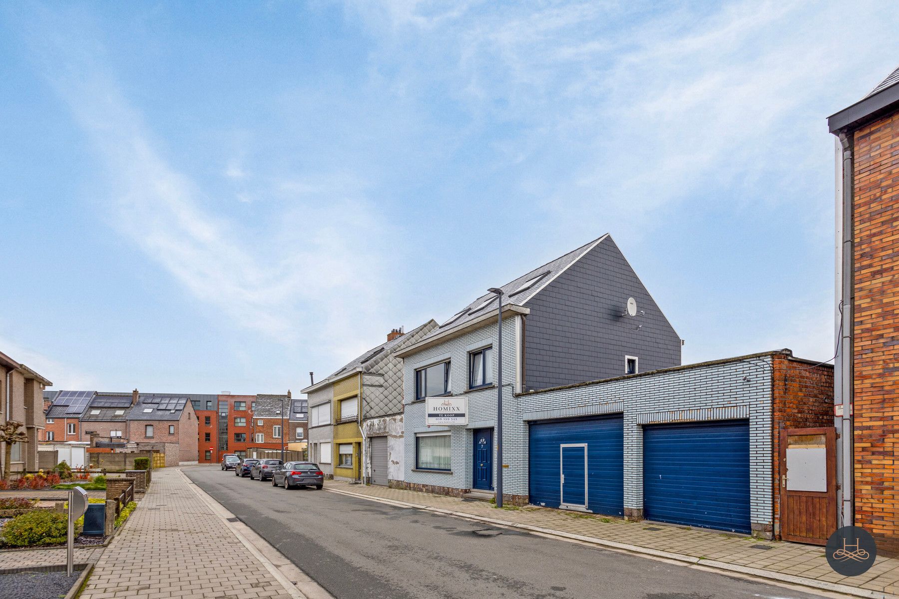 Ruime woning met veel potentieel op toplocatie foto 2