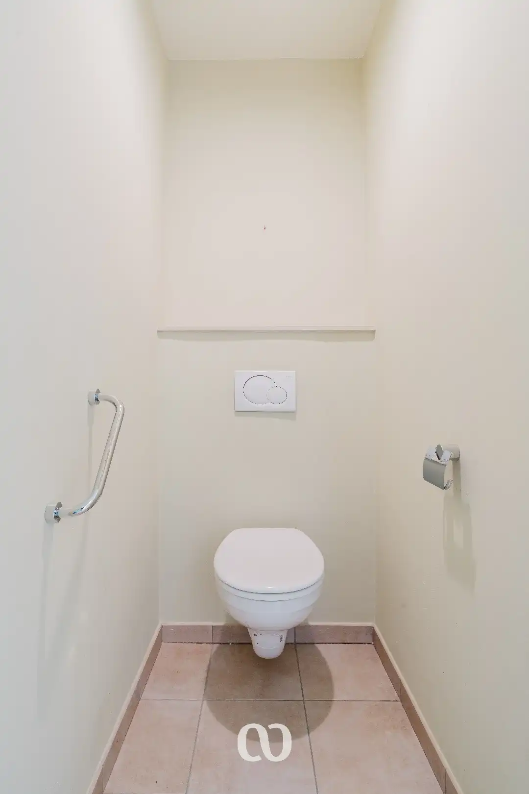 Instapklaar gelijkvloers appartement met private ingang en directe toegang tot de garage foto 17