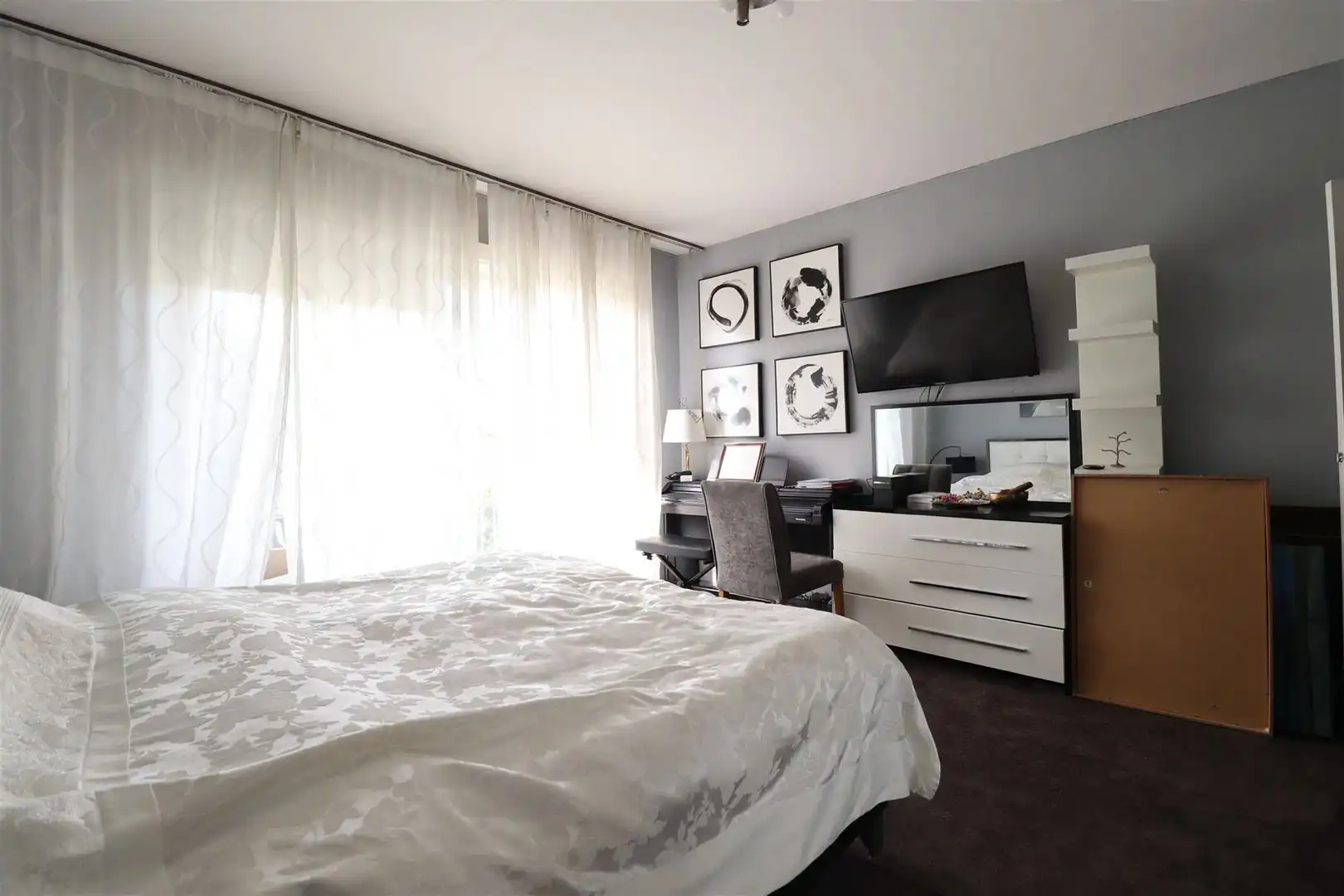 Ruim 3-slaapkamerappartement met terras foto 8