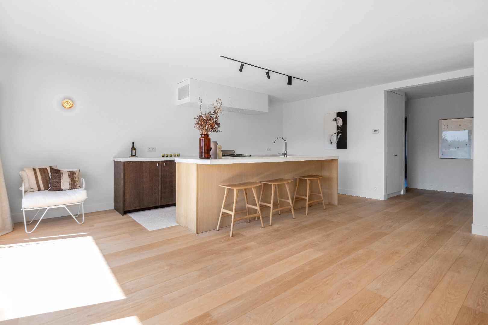 Instapklaar gelijkvloersappartement met zuid gerichte tuin gelegen nabij het Zegemeer en het CC Scharpoord. foto 2