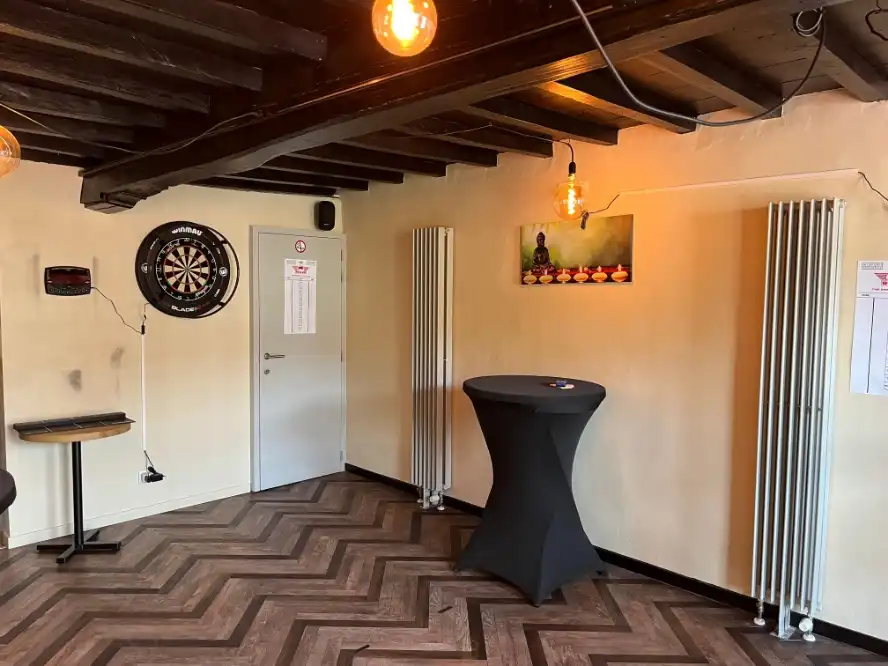 Praatcafé met ruim terras op de Markt van Eeklo over te nemen foto 9