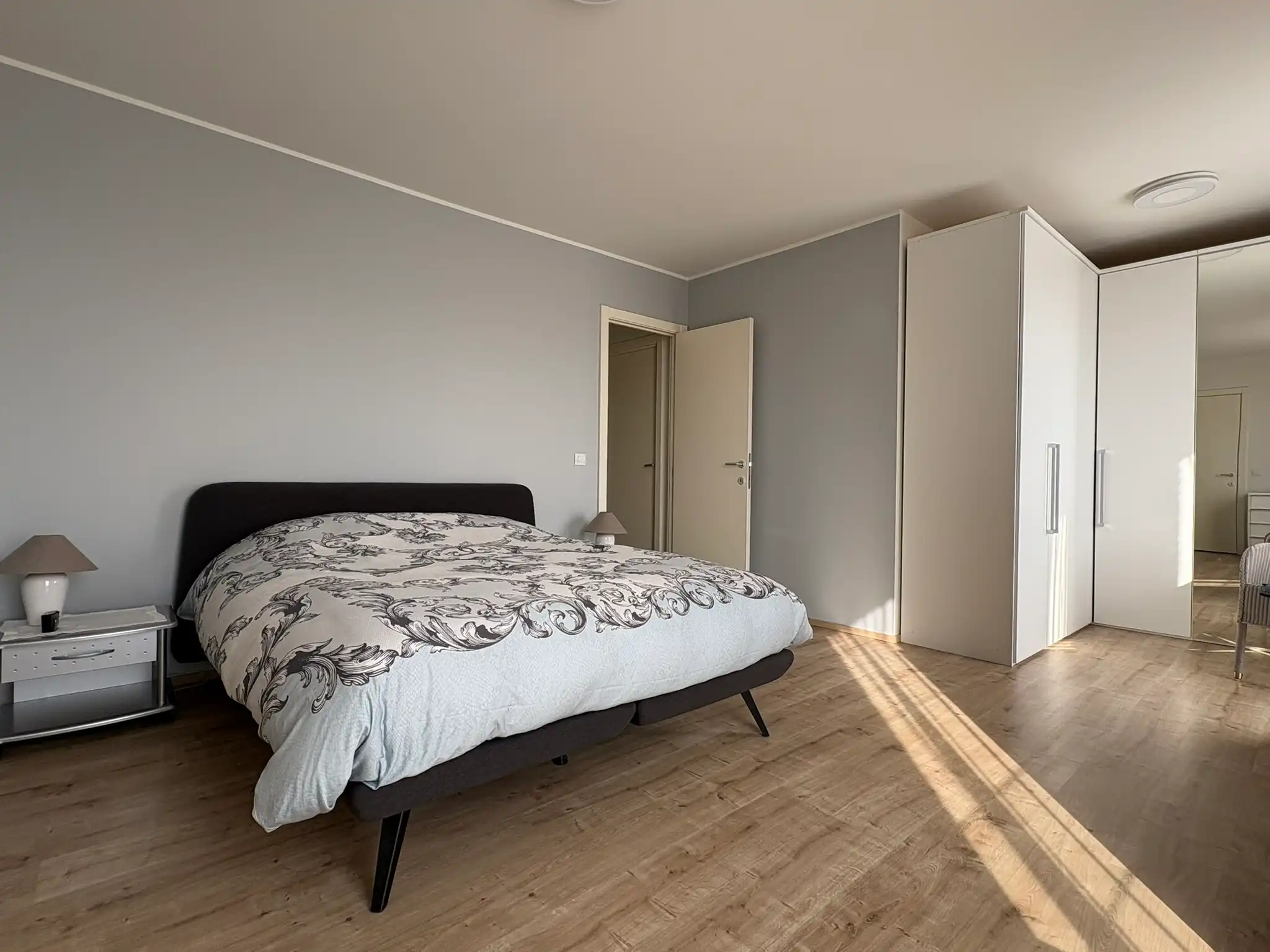 Centraal gelegen ruim appartement foto 7