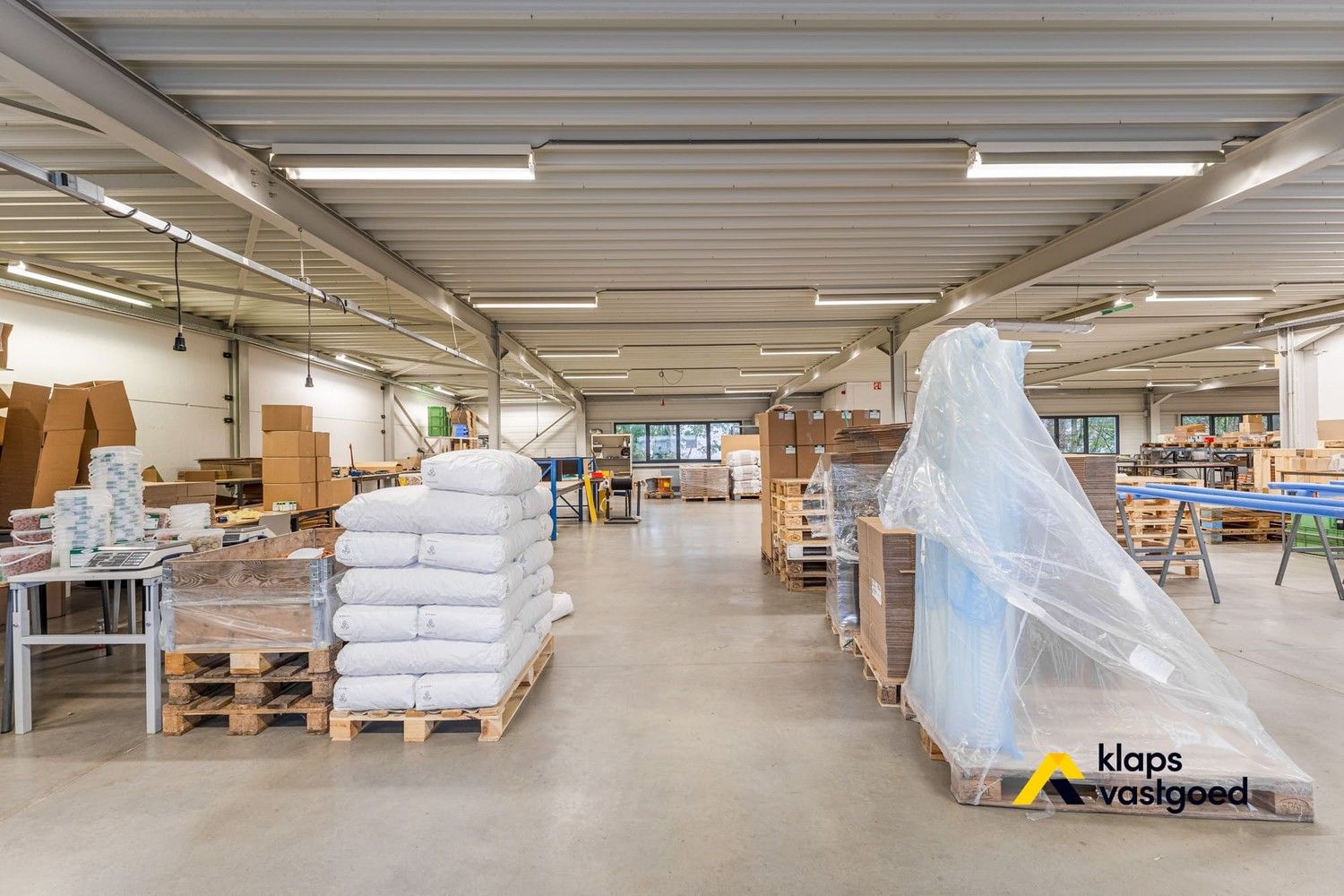 Knappe industriële hal op het bedrijventerrein van Rotem foto 20