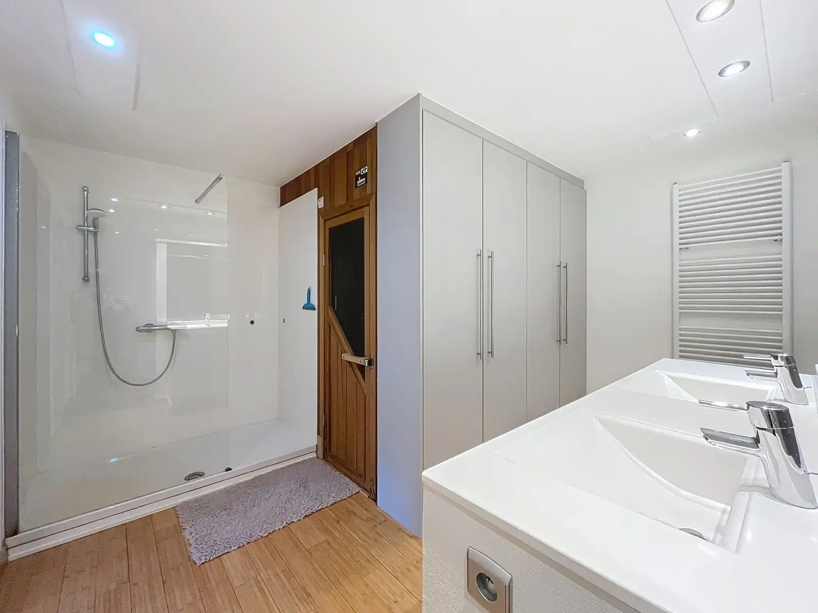 Rustig gelegen charmante villa met 4/5 slpk. in Geistingen. foto 23